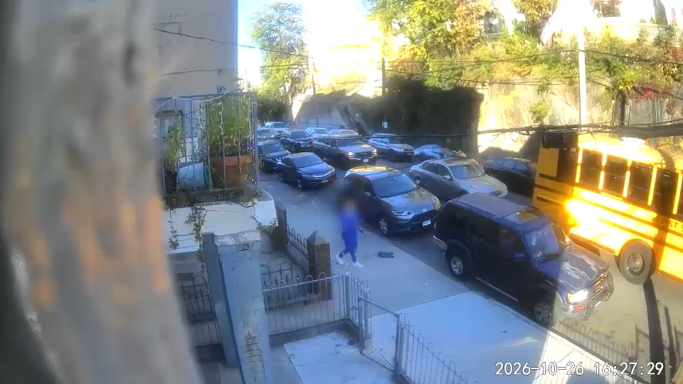 4-year-old cut by bottle thrown at school bus
— WABC-TV Eyewitness News (ABC7 NY)